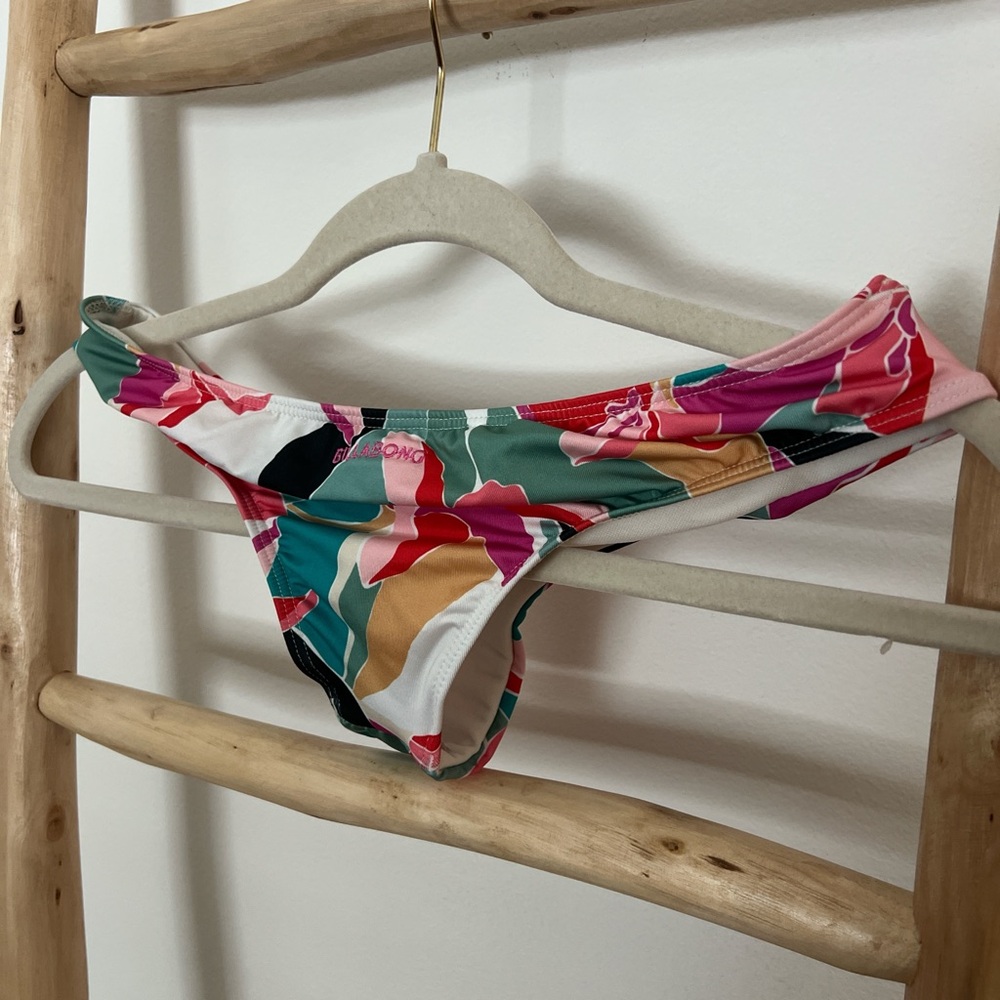 NWOT Billabong Muti-Color Low-rise bikini bottoms